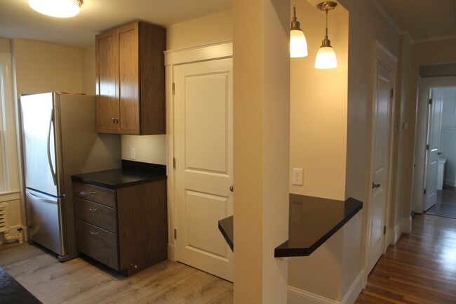 Building Photo - 84 Hathorne St