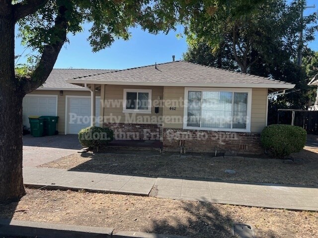 Foto principal - 462 E Pine St