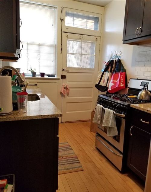 Building Photo - 1447 W Cornelia Ave