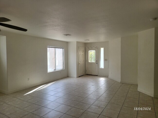 Foto del edificio - 4330 Mangrove Bay St