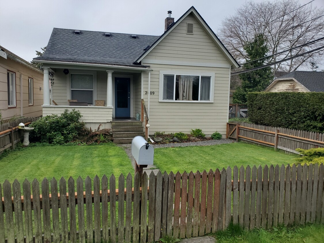 2609 Monroe St, Bellingham, WA 98225 House for Rent in Bellingham, WA