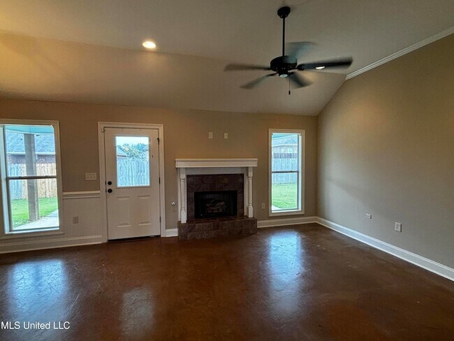 Foto del edificio - 221 Greenfield Ridge Dr