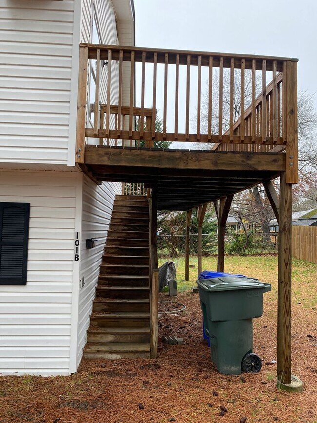 Building Photo - Lease Takeover: Cute 1-bedroom apartment in Carrboro