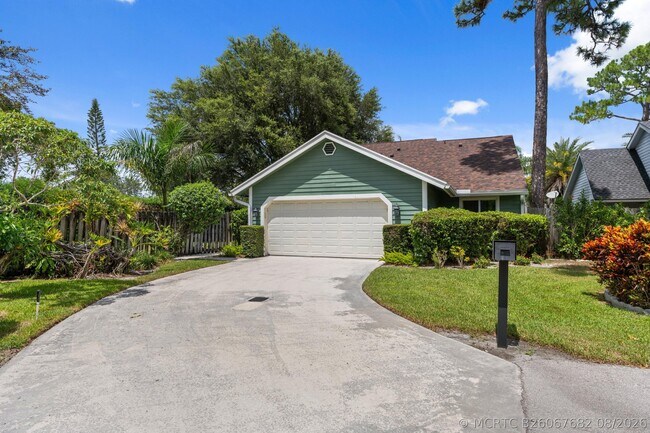 Foto del edificio - 433 Goldenwood Way
