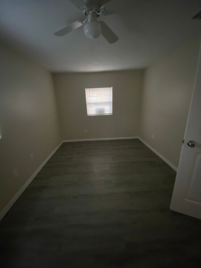 Foto del edificio - 7803 Lueders Ave