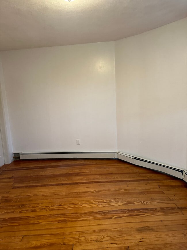Building Photo - 46 Gesler St