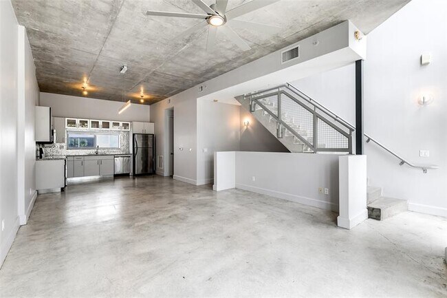 Foto del edificio - 721 SE 12th Ct