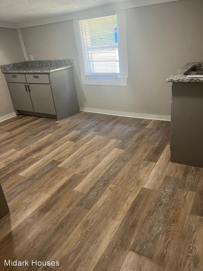 Building Photo - 1 br, 1 bath House - 7703 Batesville Pike