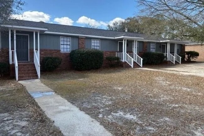 Building Photo - 3908 Persimmon St
