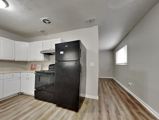 Foto del edificio - 2318 Burpee Dr W