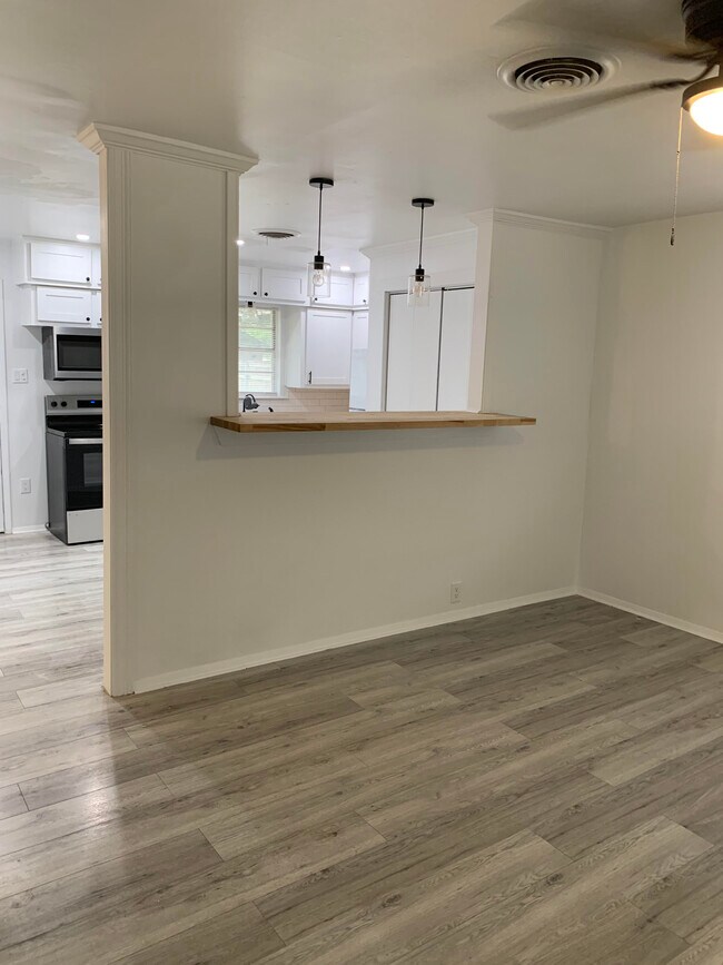 Foto del edificio - 906 E Walnut St