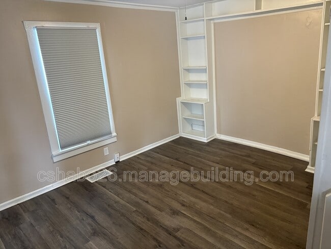 Building Photo - 904 S 4th Ave