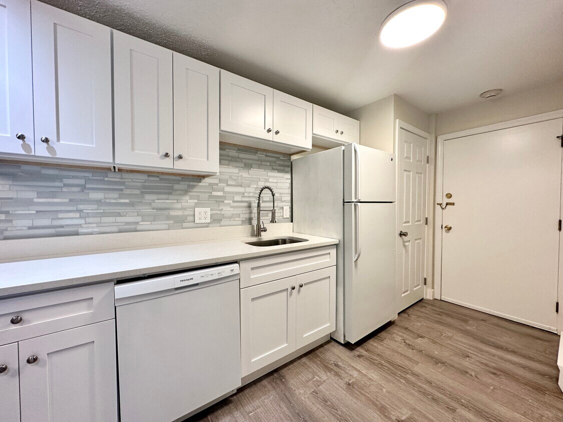 300 Smithfield Rd Unit 18, North Providence, RI 02904 Condo for Rent