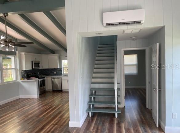 Building Photo - 415 Venetian Dr