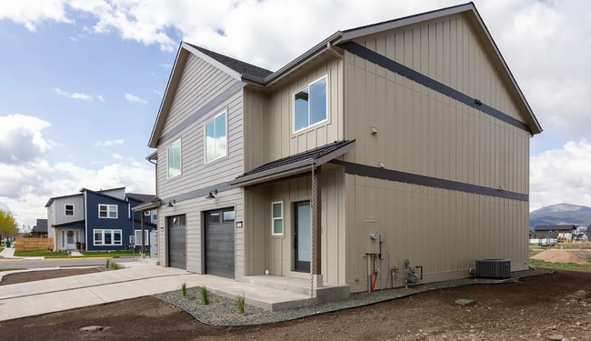 Building Photo - 2703 Riata Rd