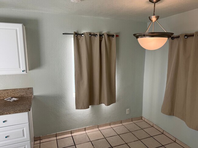 Building Photo - Downtown Home for Rent. Be near all the ac...