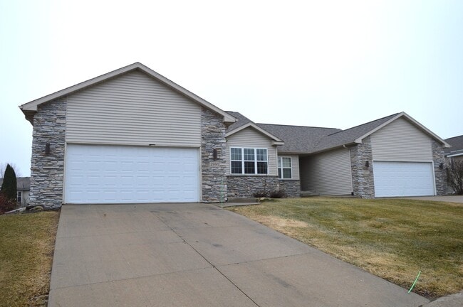 Building Photo - 2995 Kentville Dr