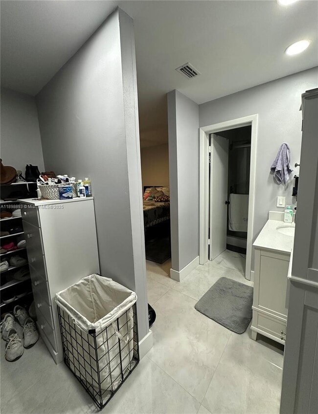 Foto del edificio - 3355 NW 47th Ave