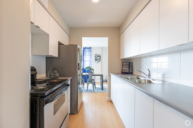 Interior Photo - 1577 Lawrence Avenue West
