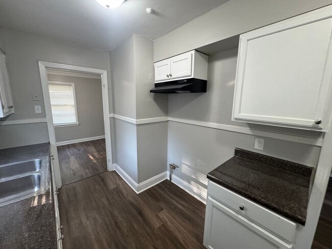 Building Photo - 280 Ivan Rd