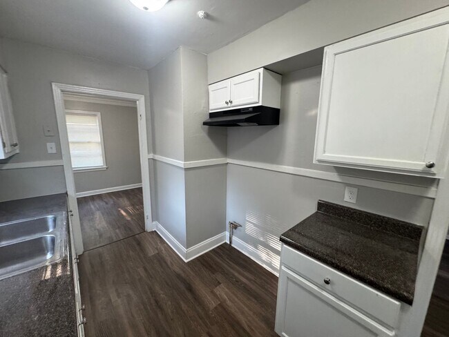 Foto del edificio - 280 Ivan Rd