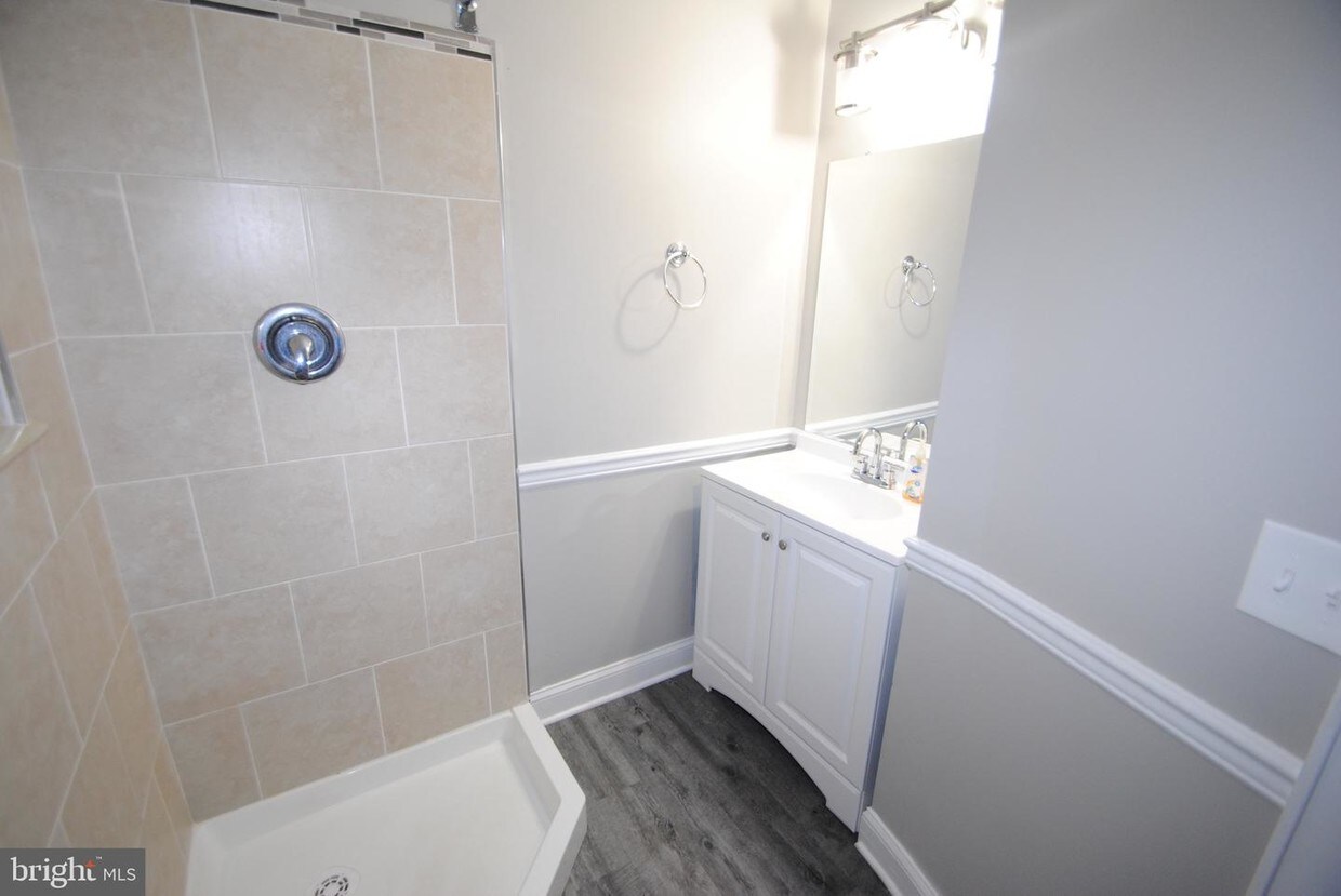 Foto principal - 457 Locust Ave