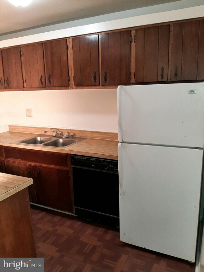 Building Photo - 5507 Karen Elaine Dr