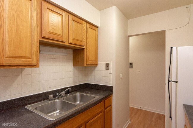 Building Photo - 530 W Aldine Ave