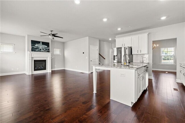 Foto del edificio - 156 Adams Cir