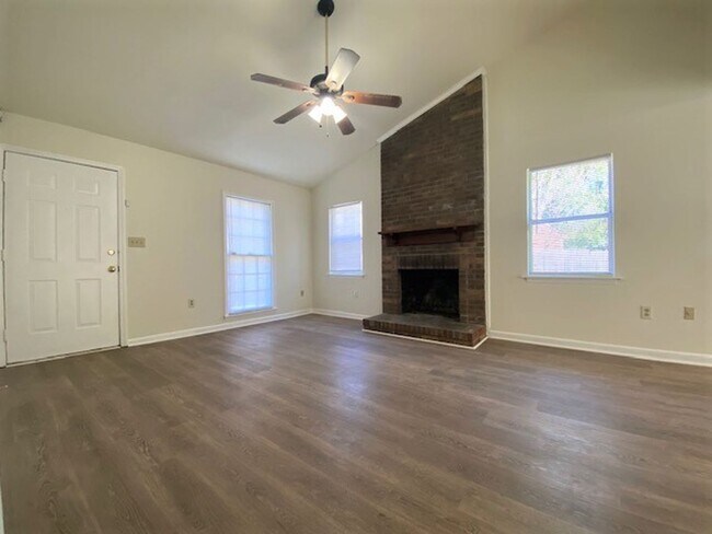 Foto del edificio - Updated 3bed, 2bath ranch with garage and ...
