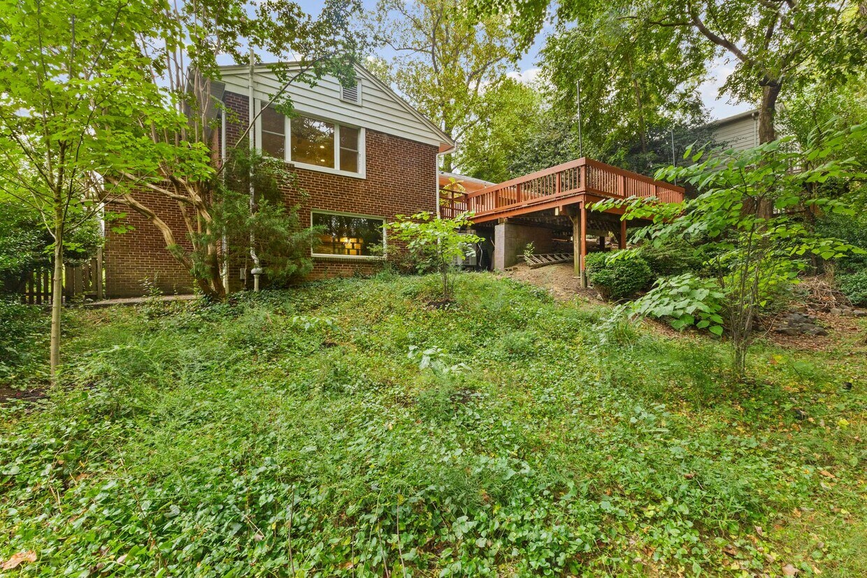 Foto principal - Discover this beautifully updated Colonial...