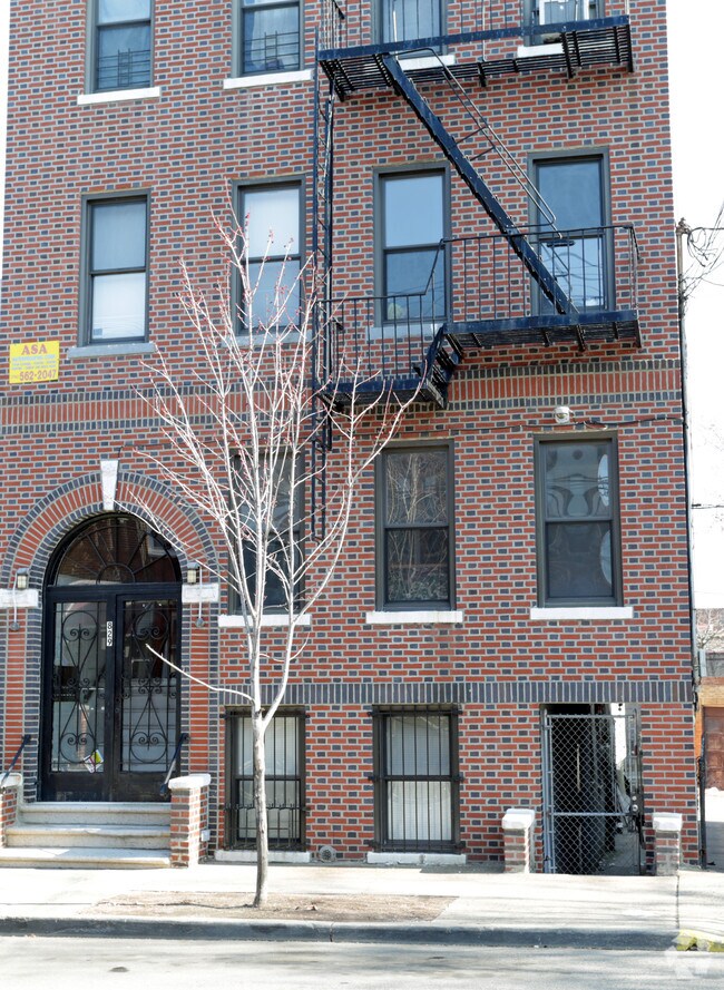 Building Photo - 829 E 227th St
