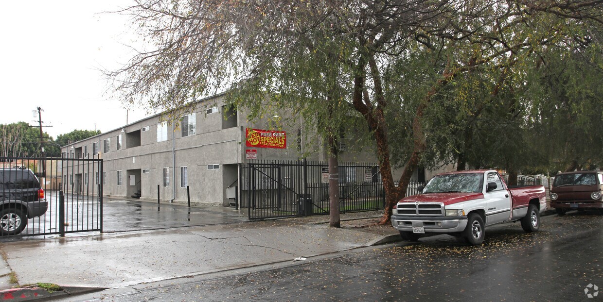 Primary Photo - 300 Newland St