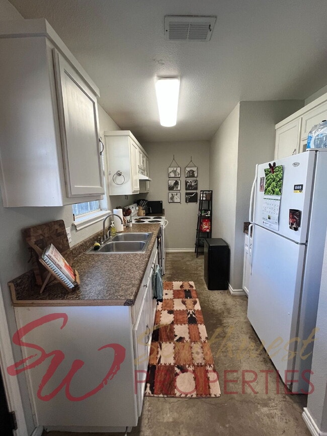 Building Photo - 2 Bedroom, 2 Bathroom Home – Low Maintenance & Convenient Living