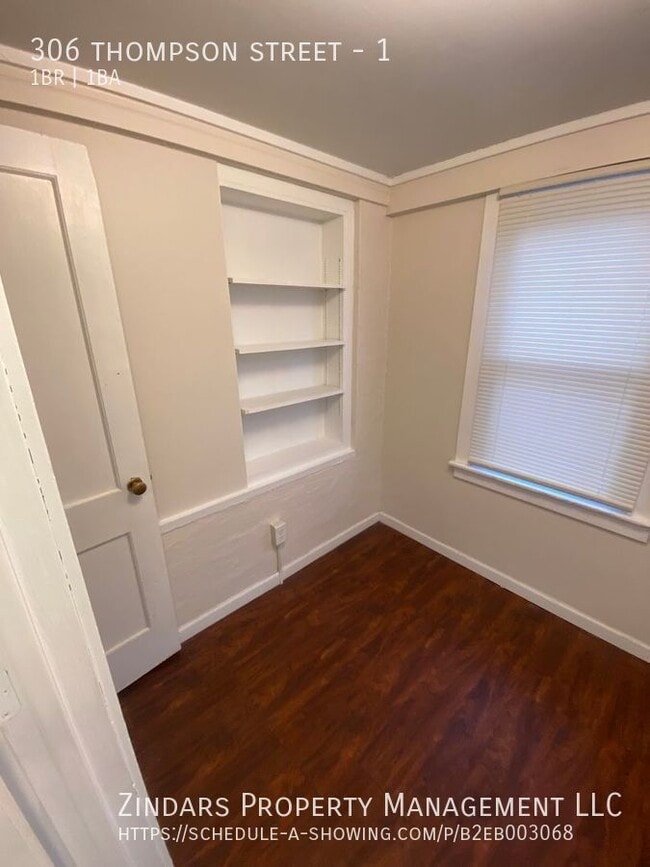 Building Photo - 306 Thompson St