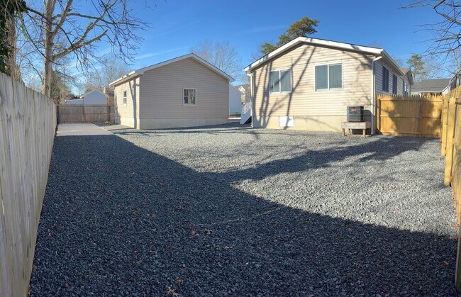 Patio interior - 1049 Mariner Ave