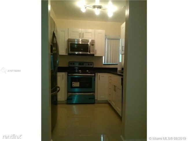Building Photo - 2 br, 2 bath Duplex - 5614 Taylor St