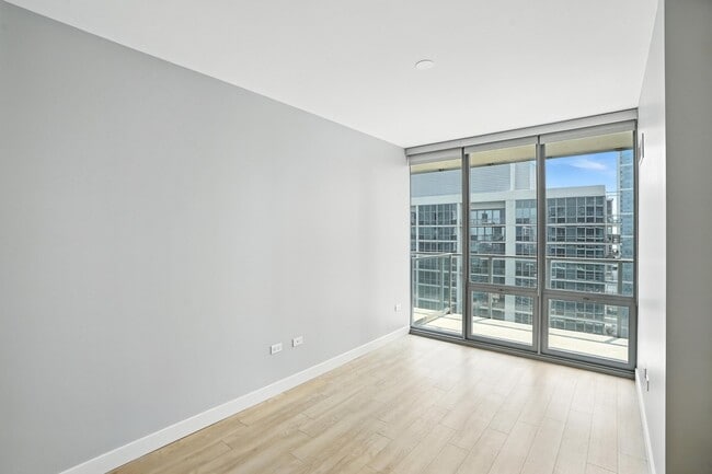 Foto del edificio - 341 E Wacker Dr