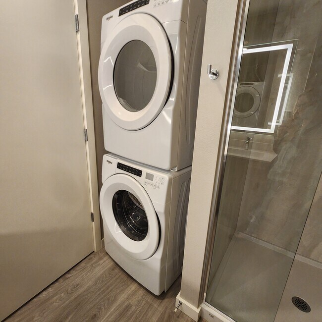 Building Photo - 888 Bellevue Apartments