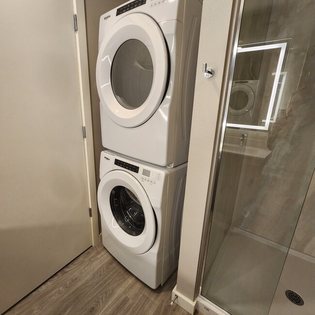 Building Photo - 888 Bellevue Apartments