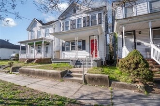 Building Photo - 869 Rugby St