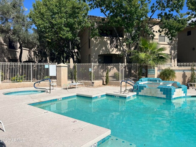 Foto del edificio - 1-Bedroom Condo in the Heart of Scottsdale!