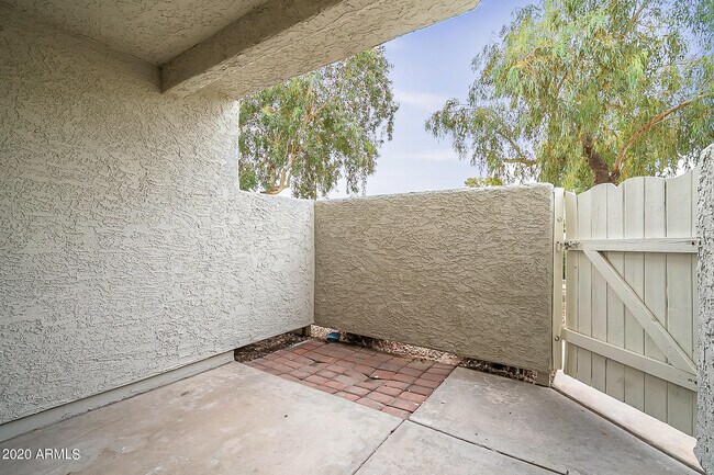 Foto del edificio - 850 S River Dr