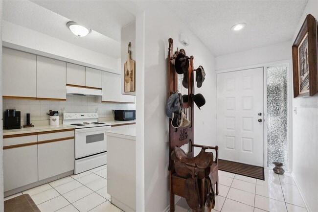 Building Photo - 2902 Oak Cir