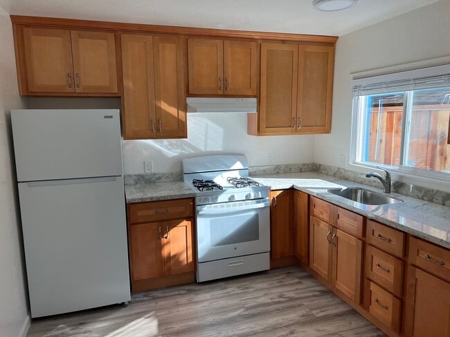 Foto del edificio - BEAUTIFUL DETACHED ADU WITH AC, NEW APPLIANCES, PRIVATE ENTRANCE, UPDATED KITCHEN AND MORE!!!