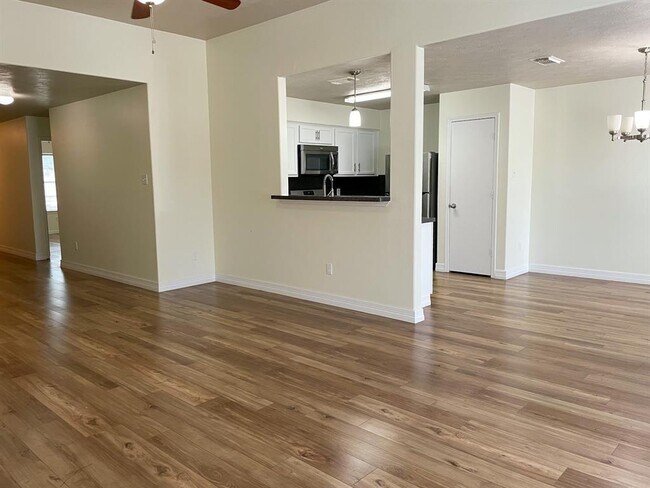 Building Photo - 2619 Dylans Crossing Dr