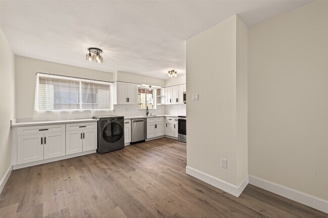 Building Photo - 7714 Renwick Dr