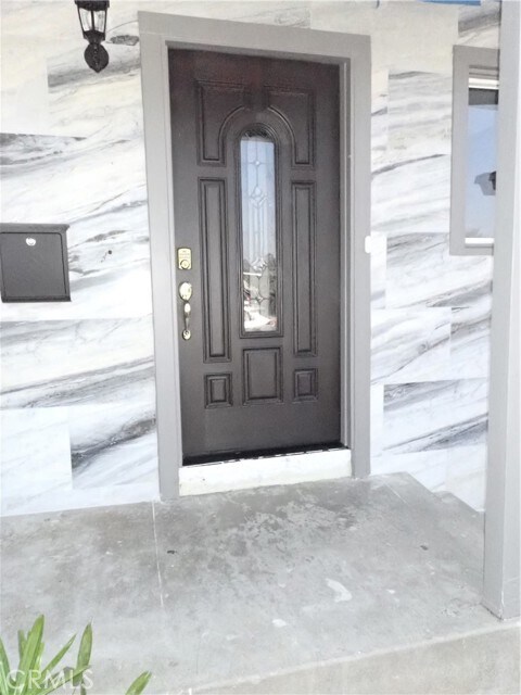 Foto del edificio - 16561 Monroe Ln