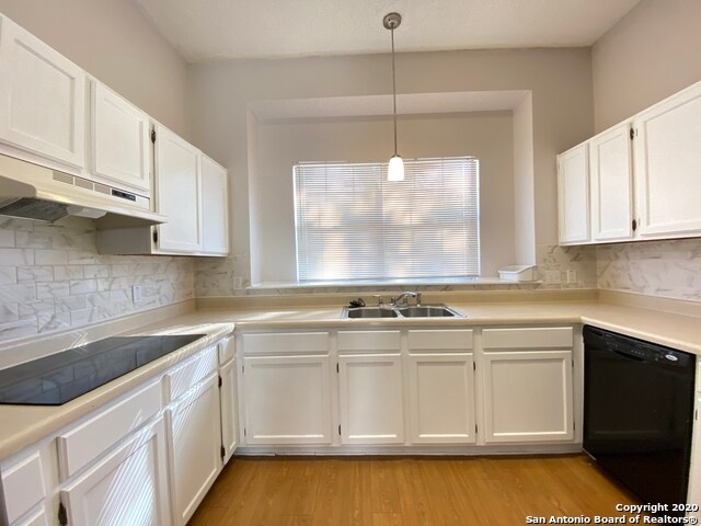 Building Photo - 9129 Encino Village