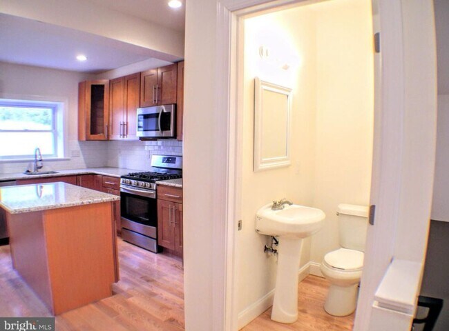 Foto del edificio - Gorgeous queen village property available